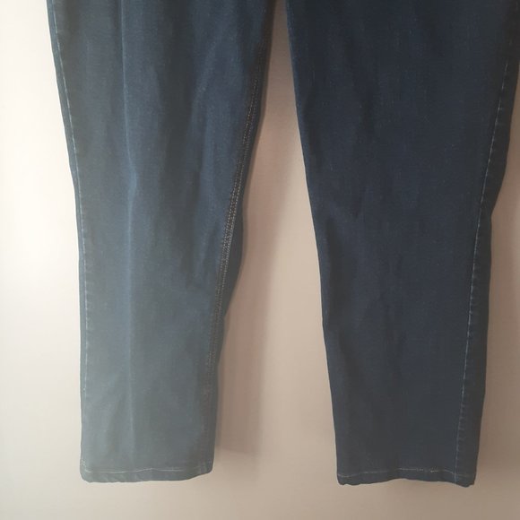 DC Jeans, Dark Wash, Straight Leg, Mid-Rise, Cropped. Size 20 - Picture 4 of 11